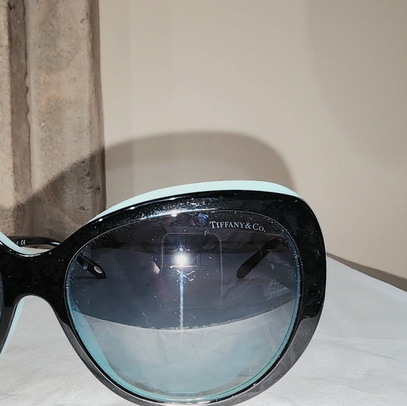 Tiffany&Co. Blue Gradient Semi-Cat Eye Sunglasses (TF4122) (NO CASE) main image 4
